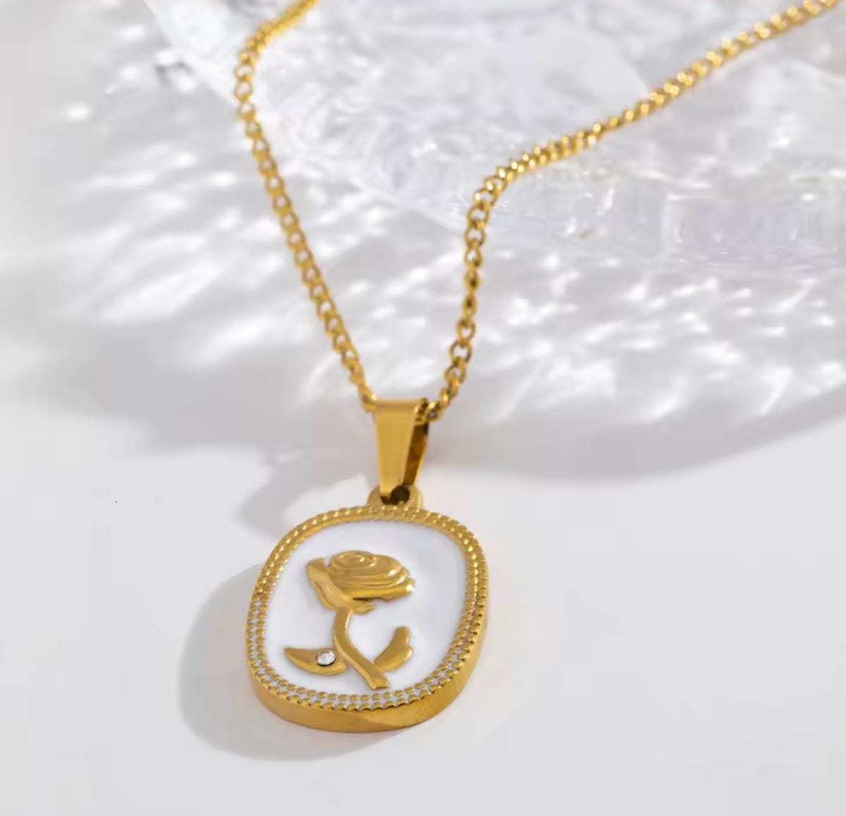 Collar de Rosa en Placa