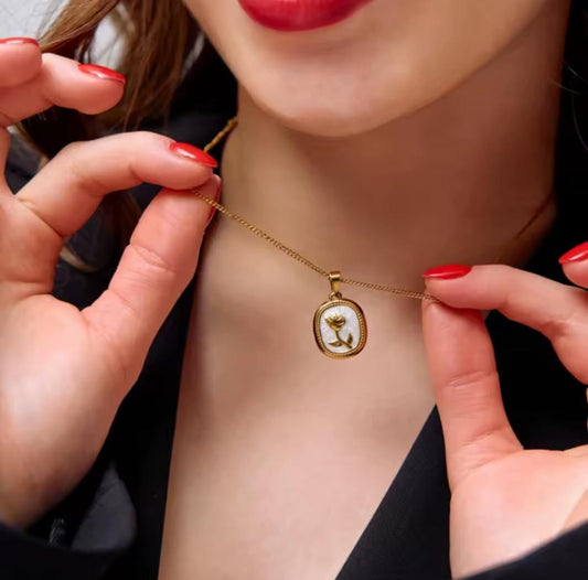 Collar de Rosa en Placa