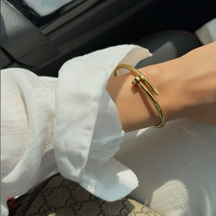 Brazalete Clavo Dorado